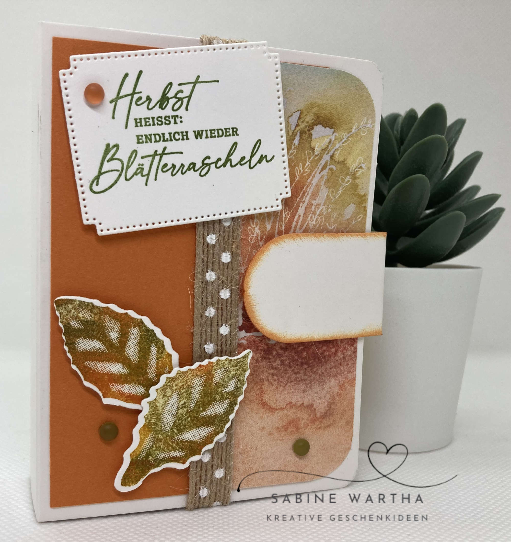 Kreatives Mitbringsel in Buchformat im Herbstdesign